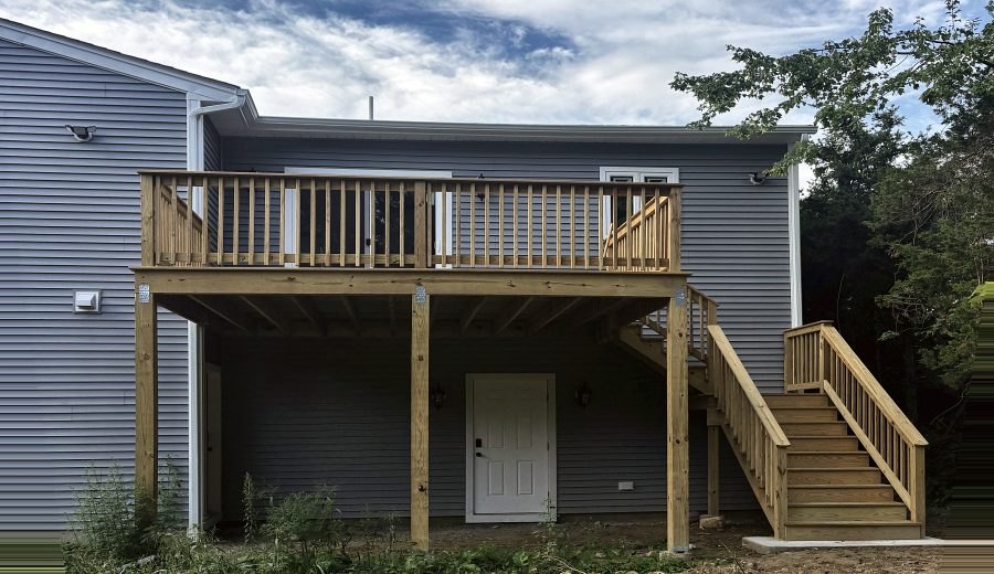 15′×12′ deck and private entry